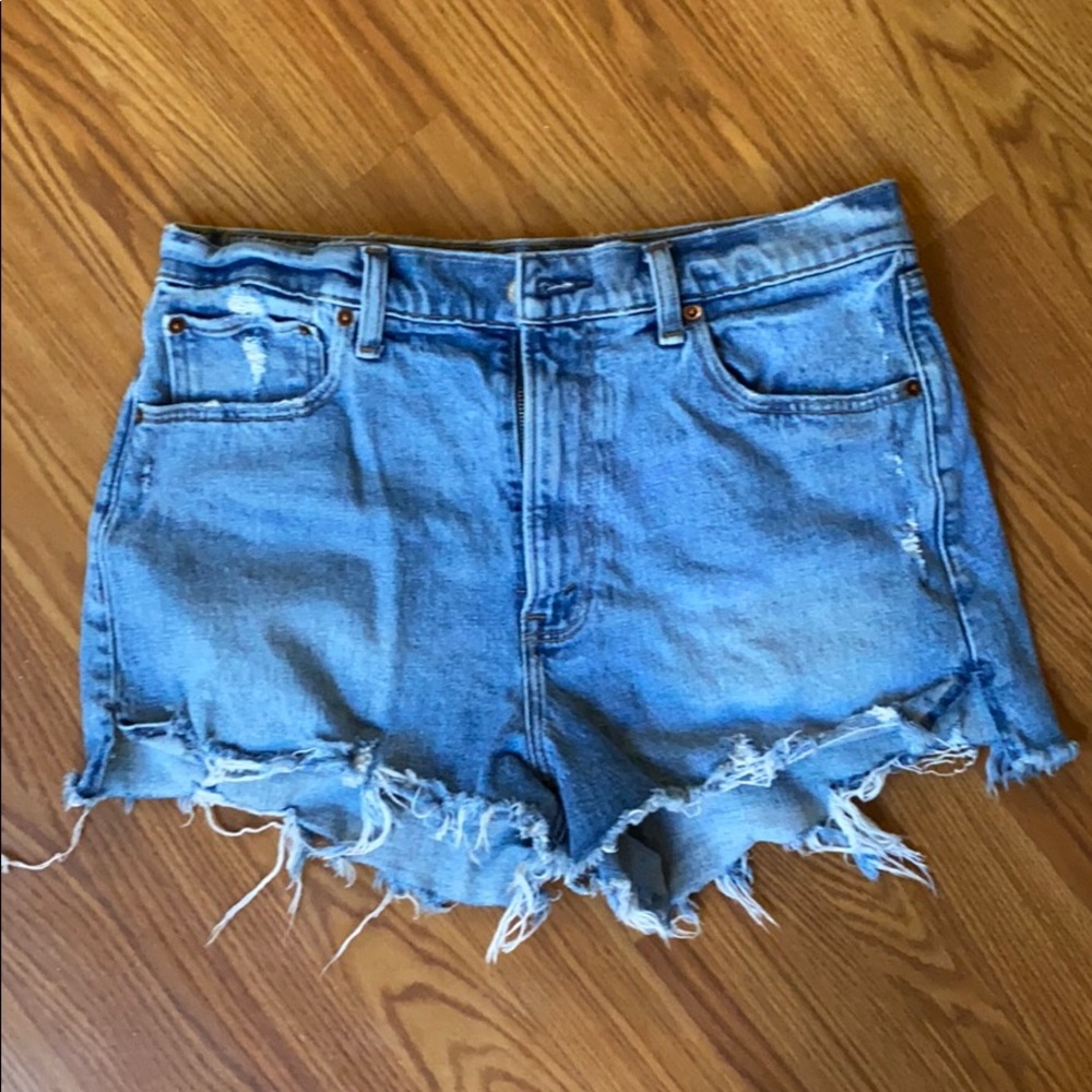 Abercrombie Mom Short High Rise